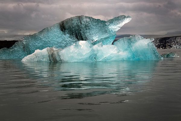 Icebergs from the Jokulsarlon glacier adrift in Jokulsarlon lagoon in Iceland